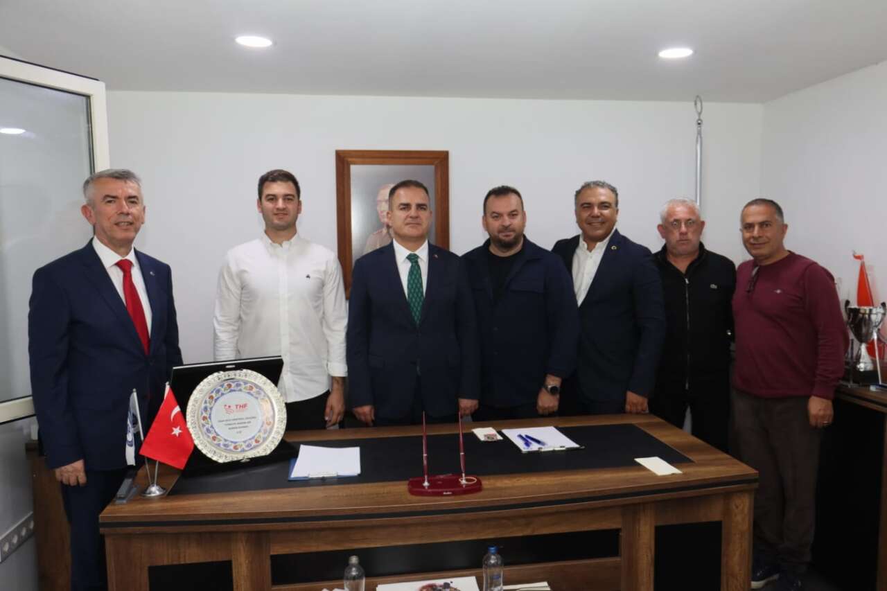 Vali Akbıyık’tan Yalıkavakspor’a Moral Ziyareti 9